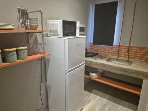 @241 Enkeldoorn Guesthouse的厨房或小厨房