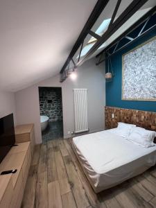 En eller flere senge i et værelse på Grand loft avec Piscine aux Portes des Cévennes