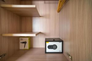 a room with a machine with a phone on it at Comfortable Villa in Quiet Area in Nusa Dua