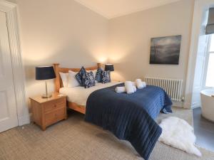 Un pat sau paturi într-o cameră la Peregrine at Stonecliffe