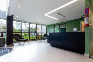 Ruang duduk di Parque Shopping #2206 - Apartamento em Boa Viagem Housi por Carpediem
