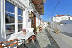a patio with a table and chairs on a building at ΚΑΛΛΙΟΠΗ 1 in Hydra