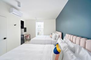 מיטה או מיטות בחדר ב-Clouds Lofts - Quartier Latin