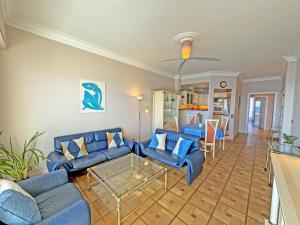 Гостиная зона в Cosy Sea Front Apartment Nice France