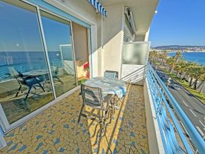 Балкон или терраса в Cosy Sea Front Apartment Nice France