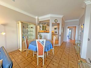 Гостиная зона в Cosy Sea Front Apartment Nice France