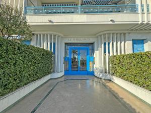 Фасад или вход в Cosy Sea Front Apartment Nice France