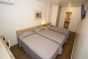 Postel nebo postele na pokoji v ubytování Trevi Hotel e Business