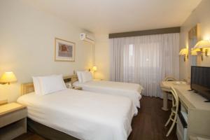 Postel nebo postele na pokoji v ubytování Trevi Hotel e Business