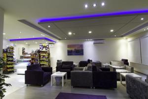 Een zitgedeelte bij Rofan house serviced apartments