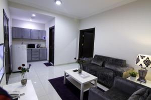 Een keuken of kitchenette bij Rofan house serviced apartments