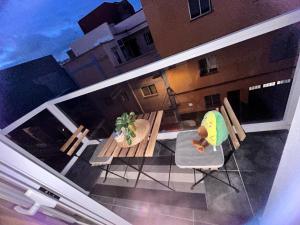 an aerial view of a balcony with a table and chairs at Casa Daja: uw thuis in Tenerife in Las Lagunas