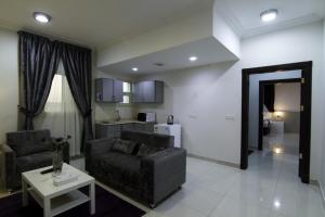 Een keuken of kitchenette bij Rofan house serviced apartments