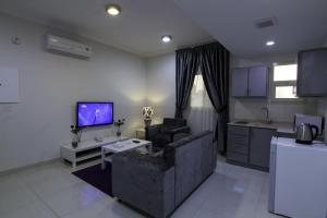 Een keuken of kitchenette bij Rofan house serviced apartments