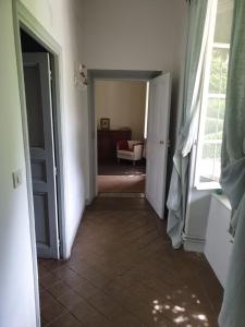 Łóżko lub łóżka w pokoju w obiekcie Au Ruisseau de Rose