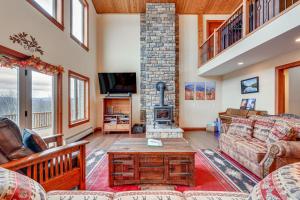 Gallery image of Saranac Lake Home with Deck, Grill and Mountain Views! in Saranac Lake