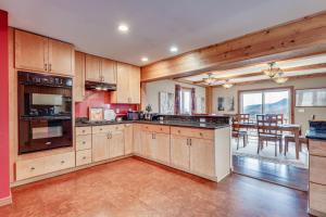 Dapur atau dapur kecil di Saranac Lake Home with Deck, Grill and Mountain Views!