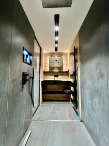 Televízia a/alebo spoločenská miestnosť v ubytovaní Appartement Le Médicis - 2 chambres