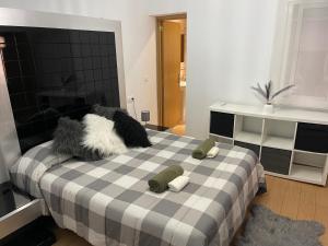 Łóżko lub łóżka w pokoju w obiekcie CASITA ANDALUZA CENTRO con PARKING sujeto a disponibilidad