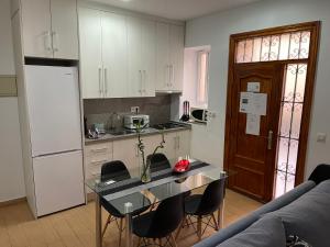 Kuchnia lub aneks kuchenny w obiekcie CASITA ANDALUZA CENTRO con PARKING sujeto a disponibilidad