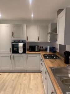 A kitchen or kitchenette at A stunning 3 bed luxury holiday home