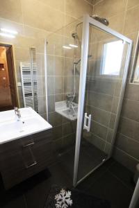 Phòng tắm tại Les Chalets Du Grand Galibier - 3 Pièces pour 5 Personnes 64