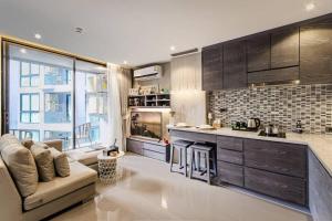 Η κουζίνα ή μικρή κουζίνα στο Citygate Condo Kamala Phuket