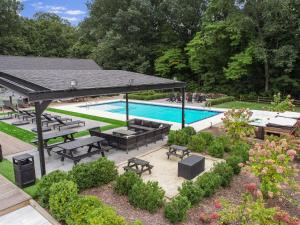 an overhead view of a patio with a pool and picnic tables at Apple Blossom Resort By Dwell Vacations in New Buffalo