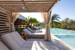 Bazén v ubytování Silvestre Nosara Hotel & Residences nebo v jeho okolí