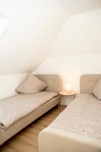 Ένα ή περισσότερα κρεβάτια σε δωμάτιο στο DESIGN:Suite am Festspielhaus
