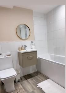 Et badeværelse på Luxury 2 bedroom Apartment in Manchester City Centre - FREE Parking + 31 billeder