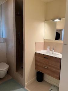 Phòng tắm tại Flat Marcel Sembat