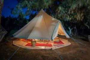 Fotografie z fotogalerie ubytování Glamping at a Lovely Tent in Skiaxtro- Marathopoli v destinaci Marathopolis