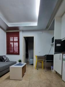 Mini Apartamento Lovely Chueca tesisinde bir oturma alanı