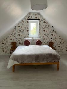 Tempat tidur dalam kamar di Le gîte des cigogneaux