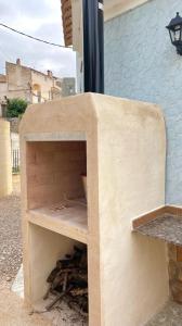 a brick oven sitting outside of a building at Casa Rural Puente del S,egura G in Elche de la Sierra