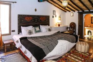 Кровать или кровати в номере Dune House
