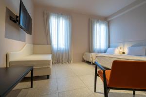 TV a/nebo společenská místnost v ubytování Elide Design Hotel