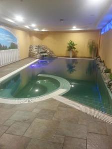 Bassein majutusasutuses Hotel St. Raphael või selle lähedal