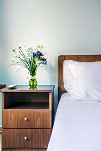 Кровать или кровати в номере Romeo Seaside Luxury Suite
