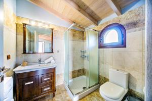 Ванная комната в Romeo Seaside Luxury Suite