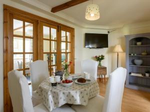 a dining room with a table and white chairs at 5 Bed in York 77267 in Green Hammerton