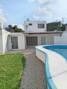 a house with a swimming pool in the yard at El rinconcito in Mérida