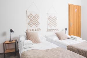 Łóżko lub łóżka w pokoju w obiekcie Hotel Beskidian