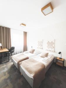Łóżko lub łóżka w pokoju w obiekcie Hotel Beskidian