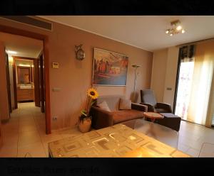 a living room with a couch and a table at Apartament Calella in Calella