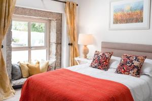 Ένα ή περισσότερα κρεβάτια σε δωμάτιο στο Stunning Granite Barn Conversion