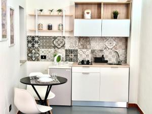 A kitchen or kitchenette at Marilù