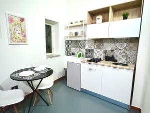 A kitchen or kitchenette at Marilù