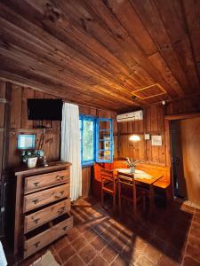 a dining room with a table in a cabin at Afeto Pousada in Bento Gonçalves